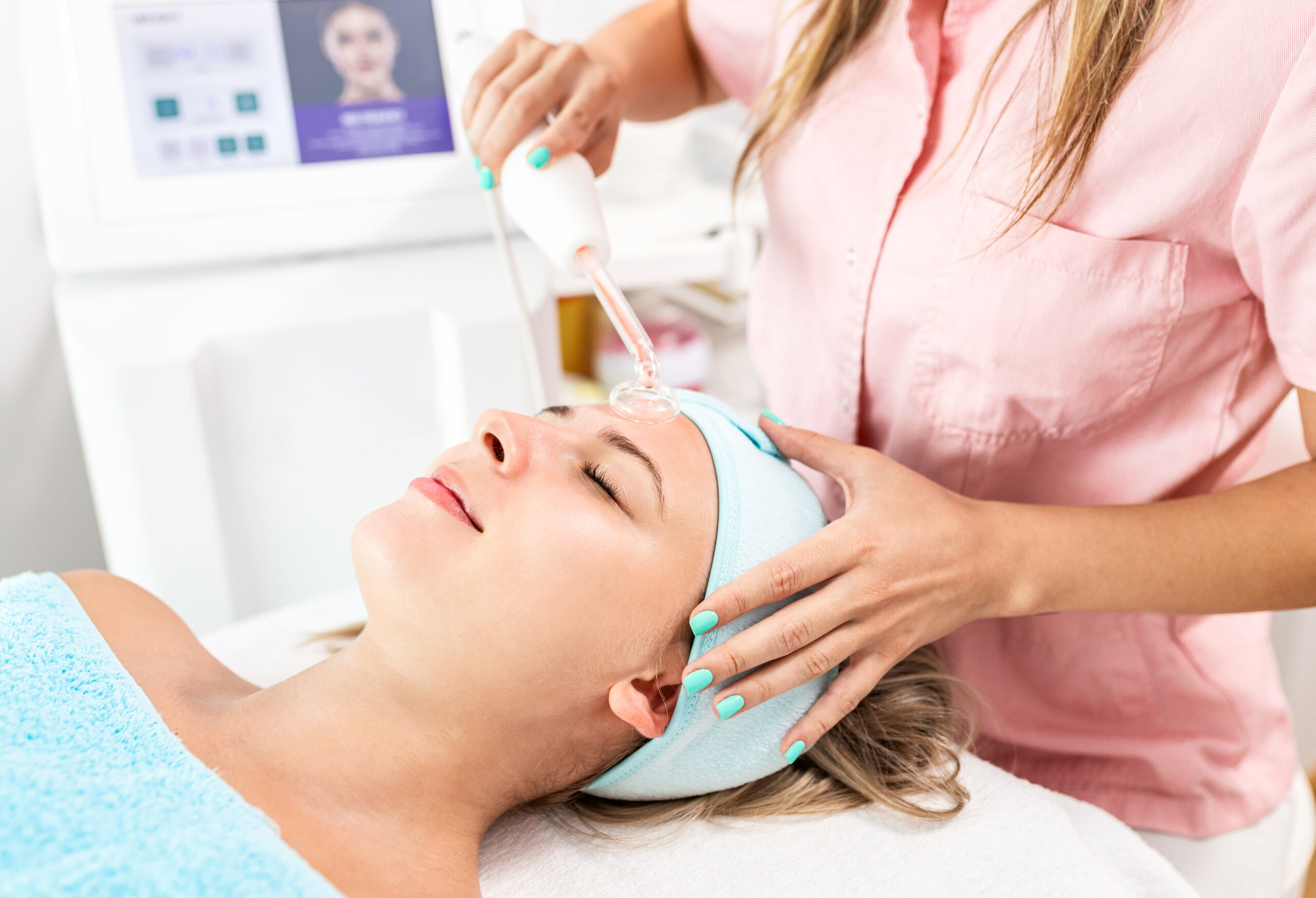Best dermatologist for acne scar laser MNRF Bhavnagar